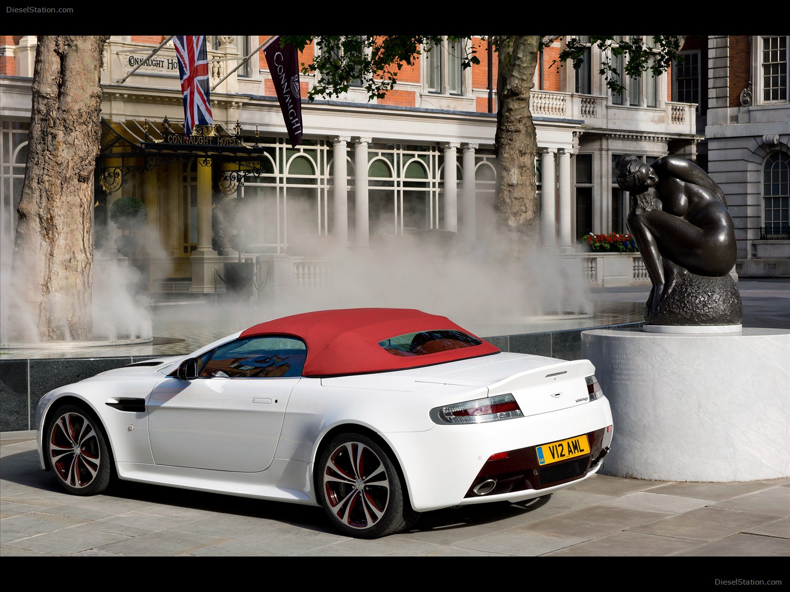 Aston Martin V12 Vantage Roadster 2013